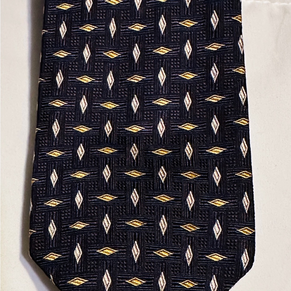 Roundtree & Yorke Diamond Pattern Black Gold White Necktie